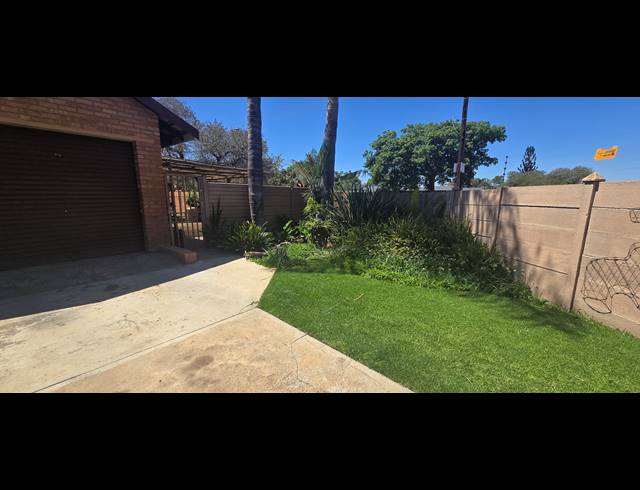 3 BEDROOM FREESTANDING FOR SALE IN CAPRICORN